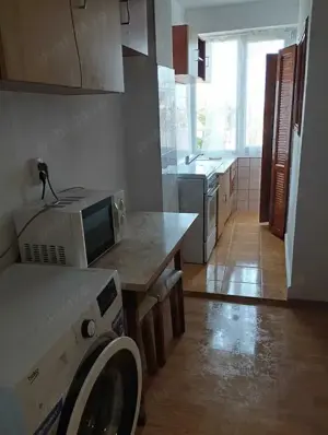 Închiriez apartament cu o camera decomandat