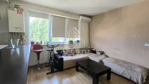 Apartament cu 3 camere, centrala proprie, zona Lipovei