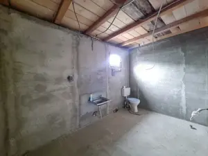 Constructie noua situata in Vanatori 400 mp teren sc- 80 mp strada asfaltata - imagine 6