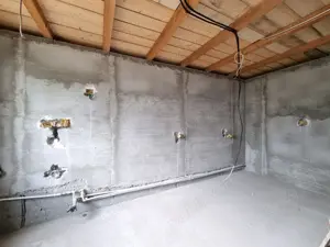 Constructie noua situata in Vanatori 400 mp teren sc- 80 mp strada asfaltata - imagine 2