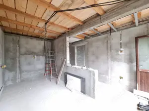 Constructie noua situata in Vanatori 400 mp teren sc- 80 mp strada asfaltata