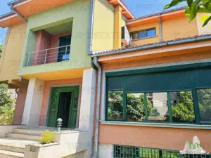 SUPER PROPIETATE, vila 709 mp construiti, teren 1213 mp, cu piscina si garaj, la PADUREA ROSU