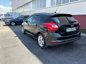 Vând Ford Focus 1.6 l 2011 - imagine 2