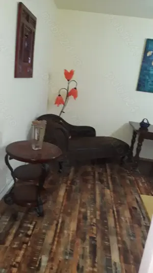 Vand apartament ultracentral, in Găesti, cu 4 camere decomandate, ( bucatarie, 2 bai si 2 balcoane). - imagine 2