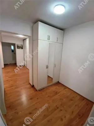 Apartament renovat cu 3 camere 2 bai si pivnita in Sibiu - imagine 13
