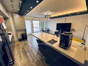 Apartament cu 3 camere, terasa de 135 m, parcare