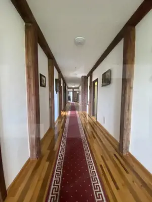 Conac de vânzare 7 camere, baie proprie, cramă, ciubăr și potențial  - imagine 8