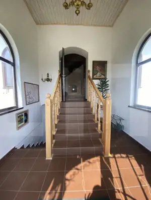 Conac de vânzare 7 camere, baie proprie, cramă, ciubăr și potențial  - imagine 5