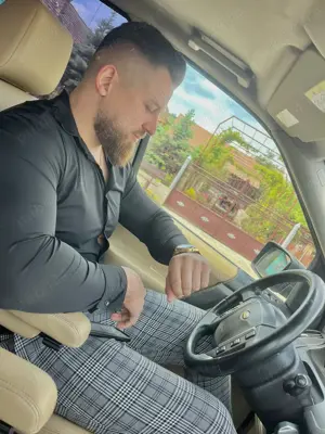 Caut de lucru ca sofer personal pt Domni Doamne. - imagine 3