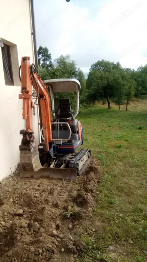 Închiriez miniexcavator 