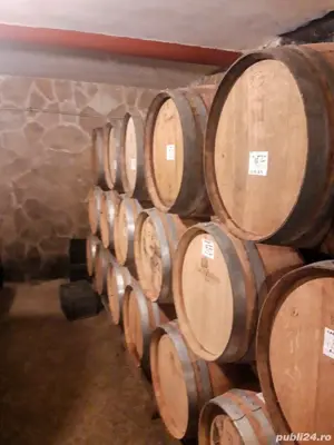  Vand Vin de calitate superioara, soiurile sunt Muscat otonel, Feteasca alba, Merlot, etc