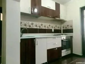 Închiriez apartament cu doua camere, in zona centrala.