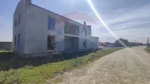 Casă cu mansarda de vanzare Osorhei, 8 km de Oradea