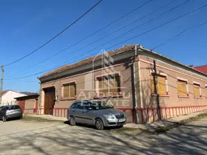 Casa cu 5 camere, 777 mp teren la MOLDOVA VECHE, ideal casa de vacanta