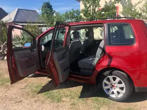 Mașina Vw Touran roșie  - imagine 7