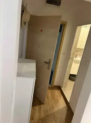 Garsoniera cocheta zona Tractorul-Coresi