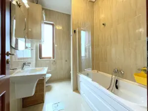 Apartament 3 camere, garaj si boxa - zona Centrala-Prefectura - imagine 9