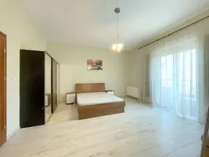 Apartament 3 camere, garaj si boxa - zona Centrala-Prefectura - imagine 5