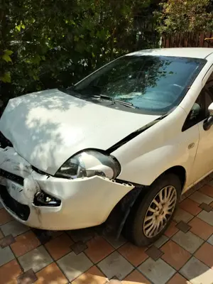 Vând , auto Fiat grande punto avariat