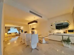 Vila deosebita  la un pas de mare mobilata si utilata - imagine 9