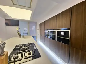 Vila deosebita  la un pas de mare mobilata si utilata - imagine 10