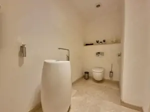 Vila deosebita  la un pas de mare mobilata si utilata - imagine 6