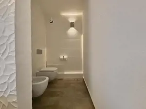 Vila deosebita  la un pas de mare mobilata si utilata - imagine 16