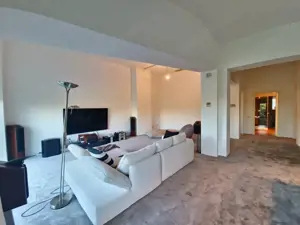 Vila deosebita  la un pas de mare mobilata si utilata - imagine 20