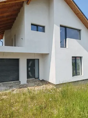 Casa noua, P+M, garaj, utilitati, asfalt, pozitie placuta, 5 ari teren