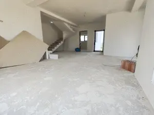 Casa noua, P+M, garaj, utilitati, asfalt, pozitie placuta, 5 ari teren - imagine 2