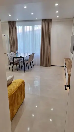 Ofer spre inchiriere garsoniera in zona Vitan