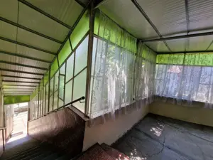 etaj intreg de casa+ garaj