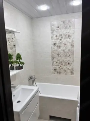 Inchiriem apartament de 3 camere zona 1 Decembrie 