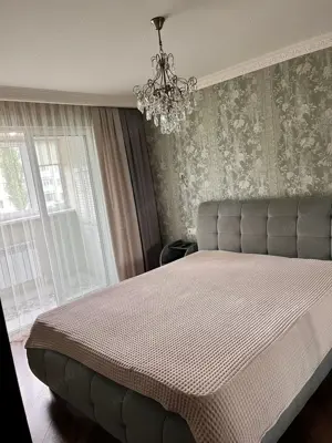 Inchiriem apartament de 3 camere zona 1 Decembrie 