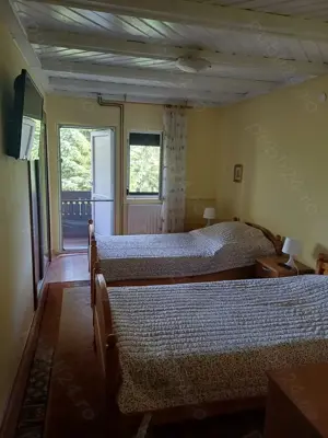 Casa pentru iubitorii de natura pe dealurile Comarnicului - imagine 6