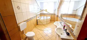 Oferim spre inchiriere, Apartament spatios, 4 camere, pentru locuit sau Firme - imagine 17