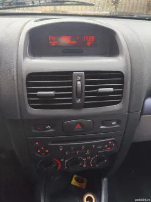 Renault clio 1.4 benzină  - imagine 2 Renault clio 1.4 benzină  - imagine 2