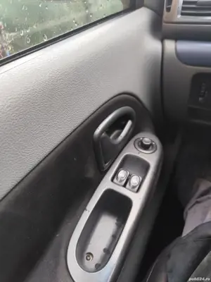 Renault clio 1.4 benzină  - imagine 5 Renault clio 1.4 benzină  - imagine 5