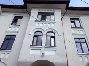 Inchiriere 4 camere in vila interbelica 105mp-Berzei