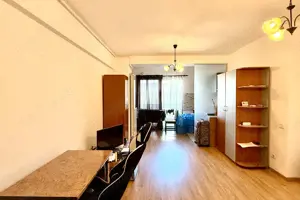 Garsonieră zona Aviatiei-Aerogarii, cu loc de parcare inclus