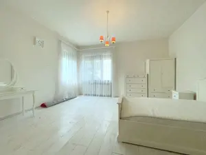 Apartament 3 camere, garaj si boxa - zona Centrala-Prefectura - imagine 18