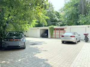 Apartament 3 camere, garaj si boxa - zona Centrala-Prefectura - imagine 12