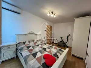 Apartament cu 3 camere, decomandat, centrala proprie, zona Dambovita - imagine 2