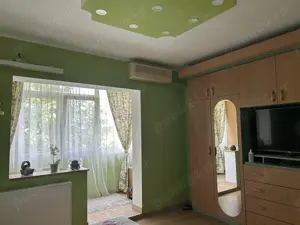 Vând apartament 3 camere zona Berceni