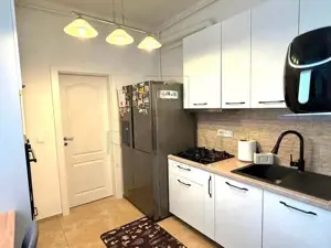 GIROC - 2 Camere - ETAJ 1 - Mobilat - Utilat - Zona buna - imagine 5