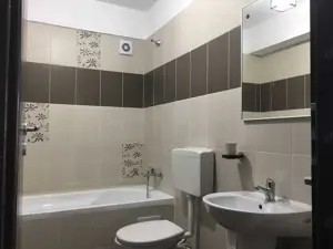 Garsoniera de inchiriat in zona Universitate ,cu centrala proprie 