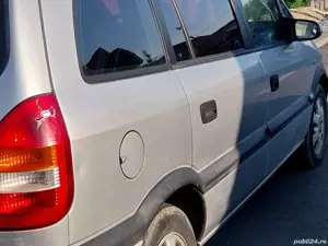 Dezmembrez Opel Zafira 