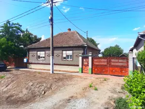 Casă disponibilă în 2 rate, pretabil afacere,în zonă centrală-la șosea,  în comuna Socodor,  - imagine 2