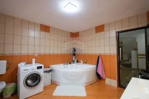 Casa spatioasa de vanzare - imagine 16