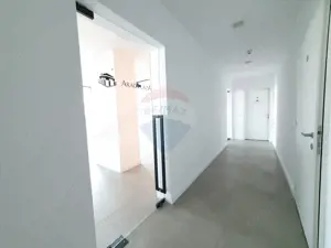 Birou modern 151 mp în Arad Plaza, 2 locuri de parcare - imagine 12